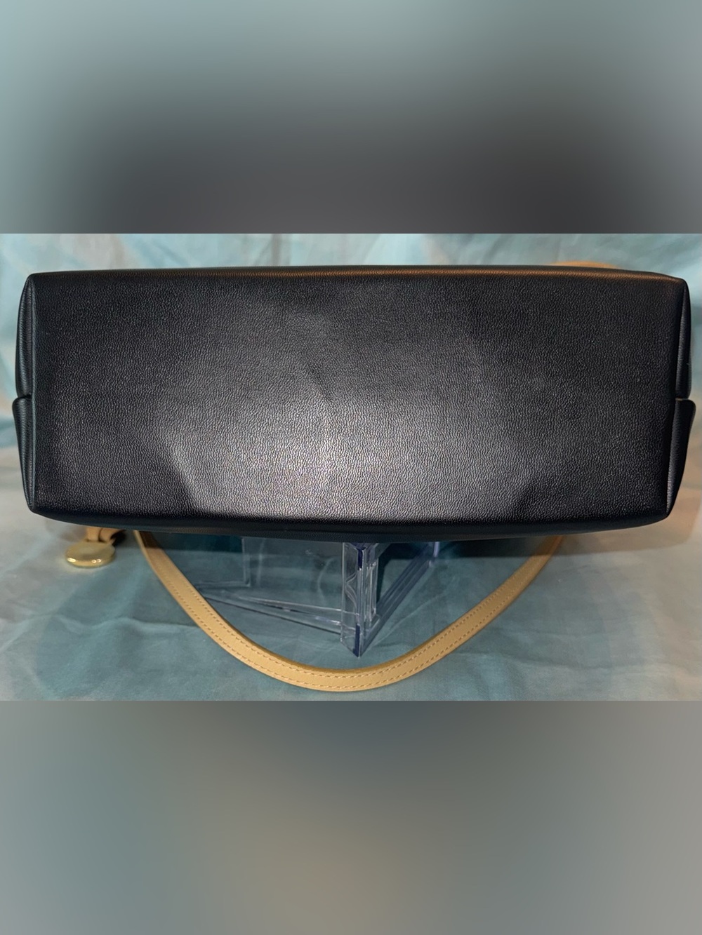 Dooney & Bourke Black & Tan Leather Shoulder Bag with Logo Medallion & Hang Tag - Picture 5 of 16